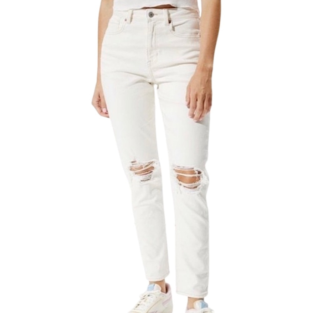 AE Stretch Mom Jeans in white color, high rise high waisted in size 0 Short